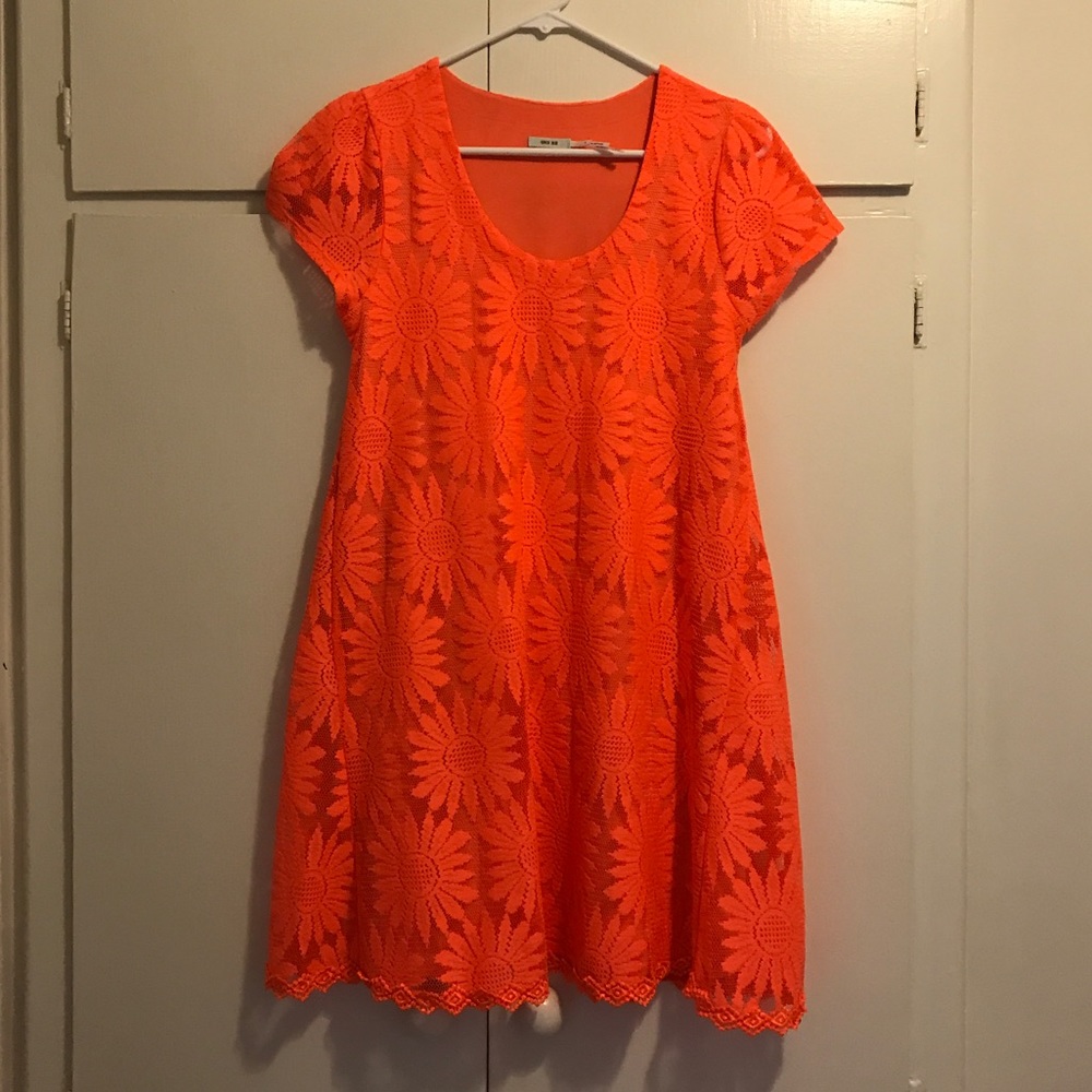 Bright orange daisy dress cute!